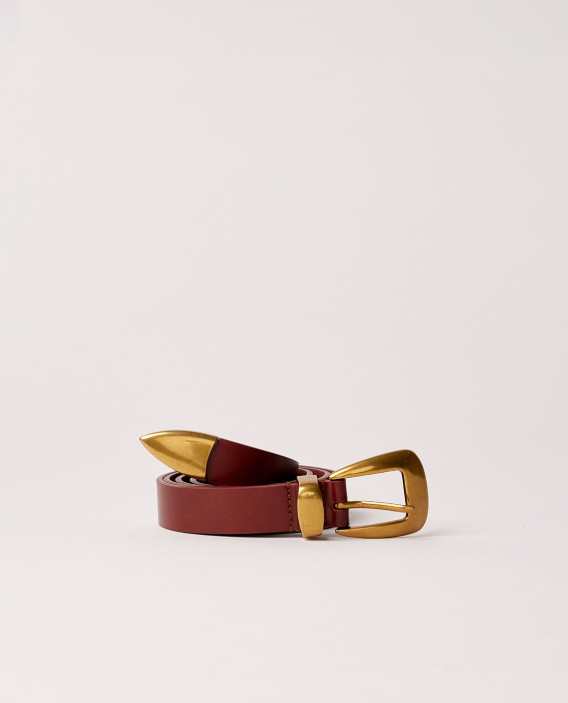 Recycled Cognac Leather Belt for Women - Model Thelma display picture 3