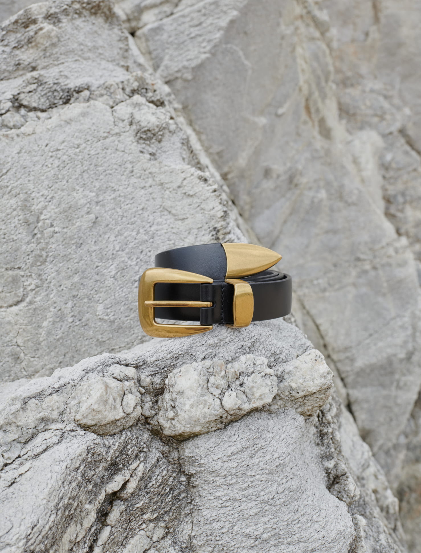 Recycled Black Leather Belt for Women - Model Thelma display picture 1