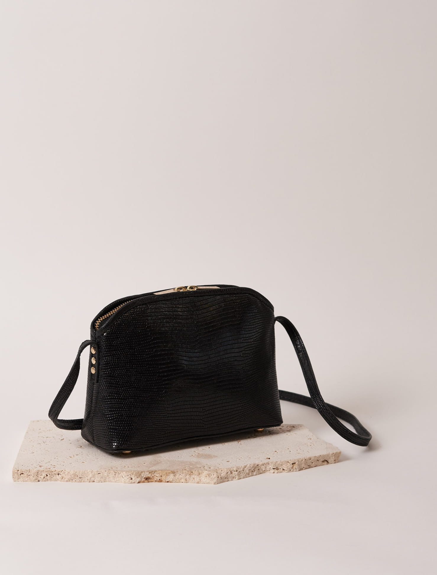 Mini sac en bandoulière en cuir embossé noir pour femme