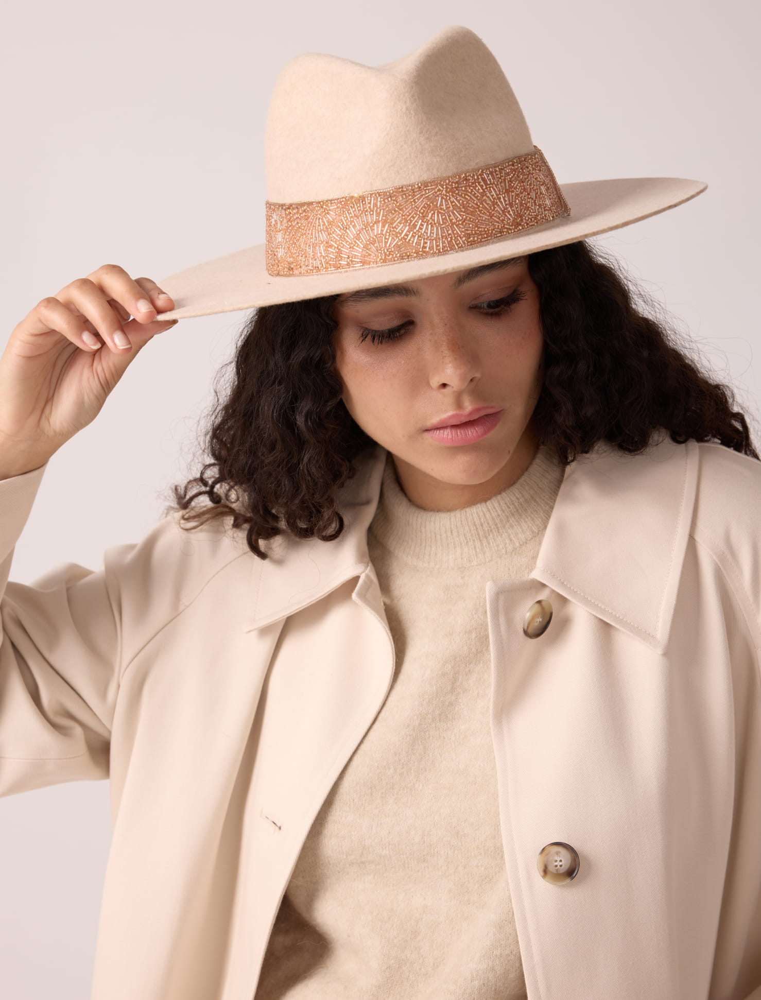 PO-chapeau-victor-off-white-  display picture 1