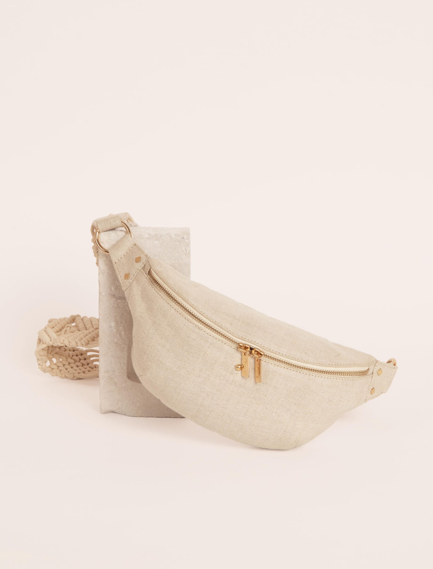 Nicole in Linen: The Banana bag for Women