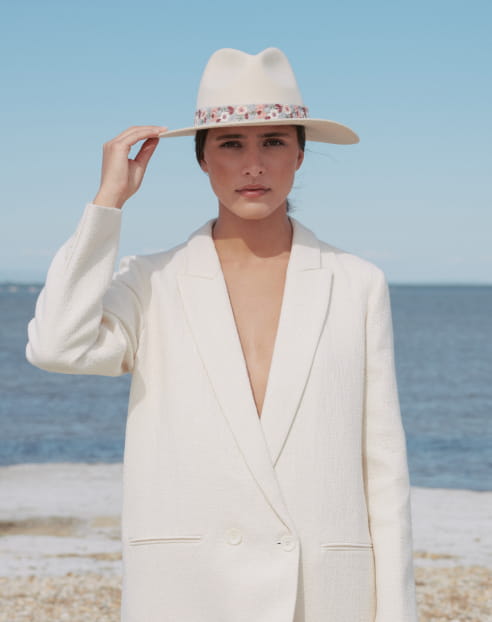 Victor Ecru Lilac Flowers