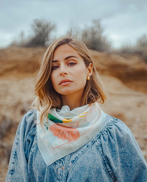 bandana autour du cou avec foulard imprimé fleurs