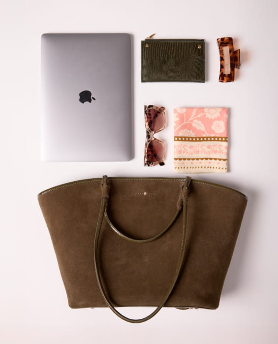 sac à main avec objet à l'extérieur