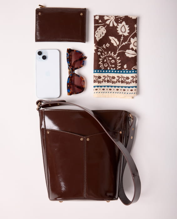 sac à main avec objet à l'extérieur