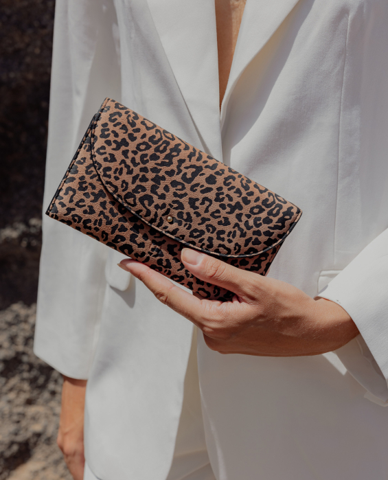 portefeuille en cuir léopard pour femme