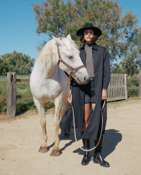 chapeau en feutre noir avec perles noires pour femme