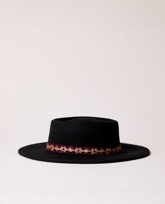 chapeau en feutre noir à galon violet pour femme