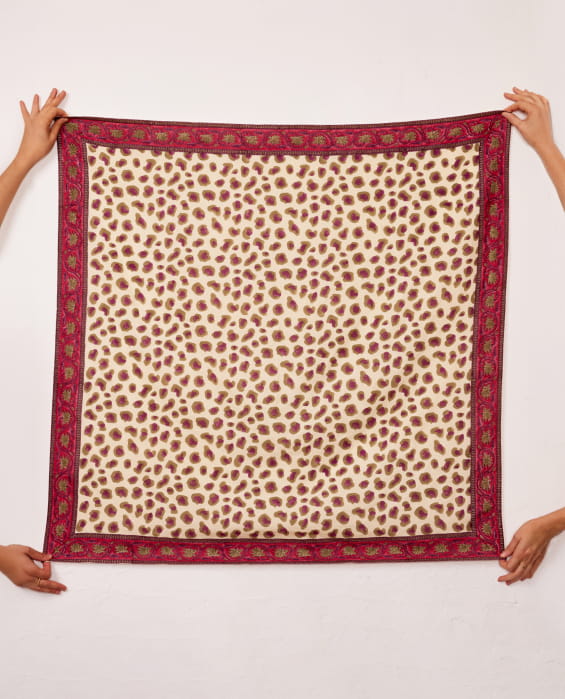 foulard en coton fuchsia à imprimé léopard pour femme