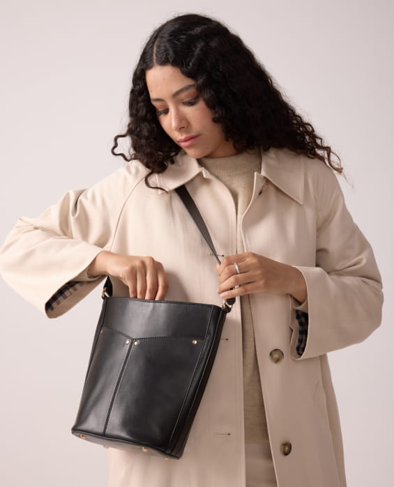 sac seau en cuir noir pour femme