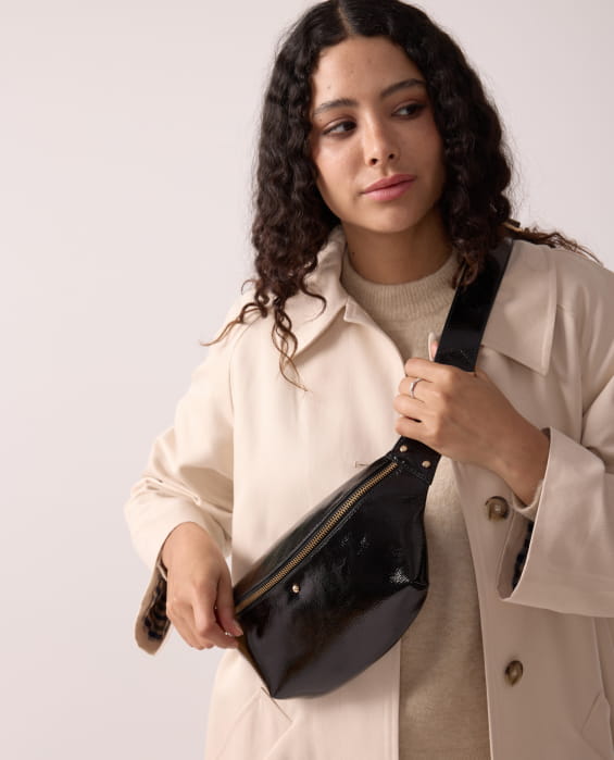 sac banane en cuir verni noir pour femme