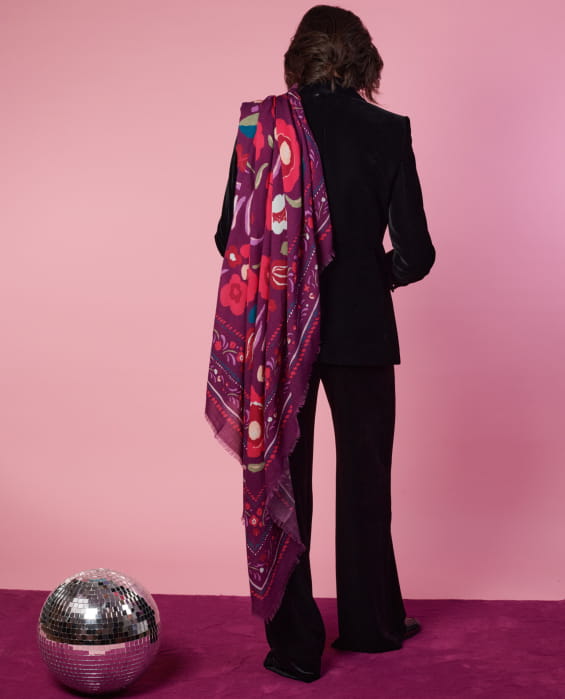 foulard en laine violet avec fleurs colorées pour femme