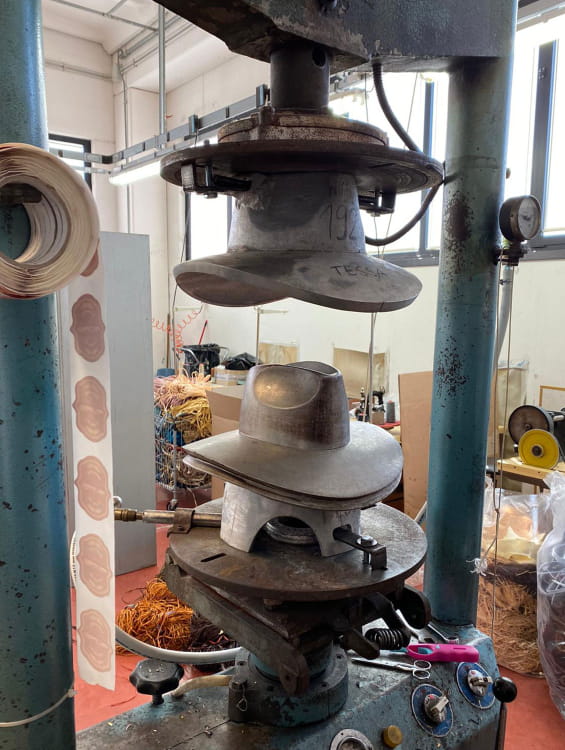 presse fabrication chapeau
