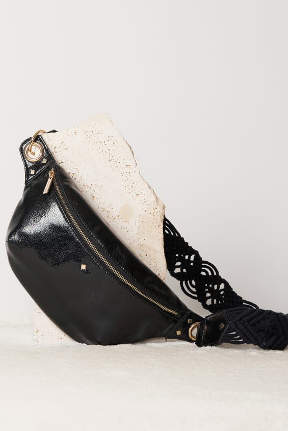 sac banane en cuir métallisé noir pour femme