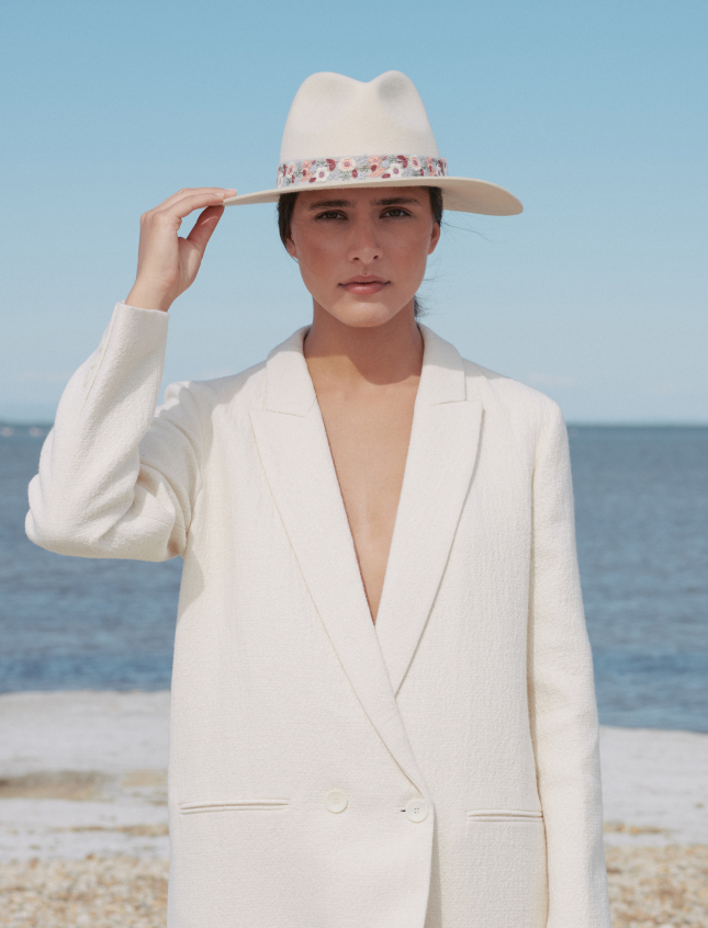 Victor Ecru Lilac Flowers