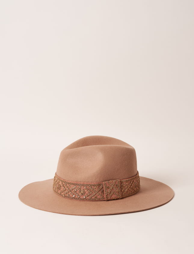 Victor Embroidered Beige