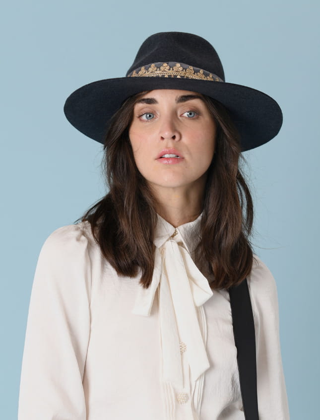 Victor Embroidered Anthracite