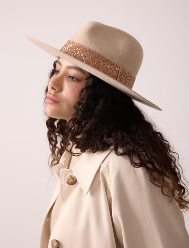 Victor Off-White Copper Beads