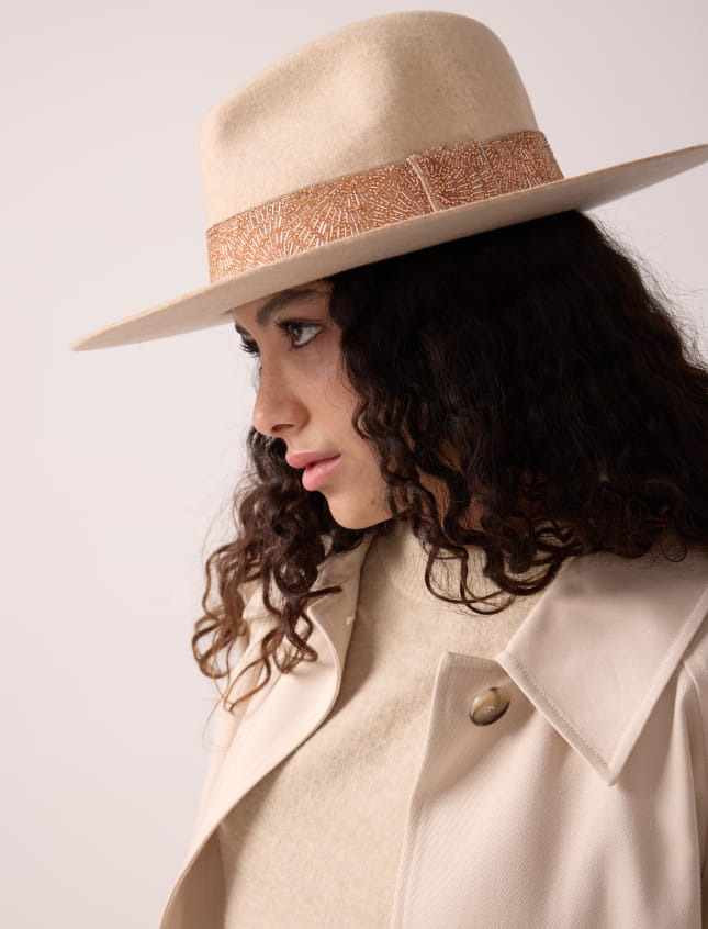 Victor Off-White Copper Beads