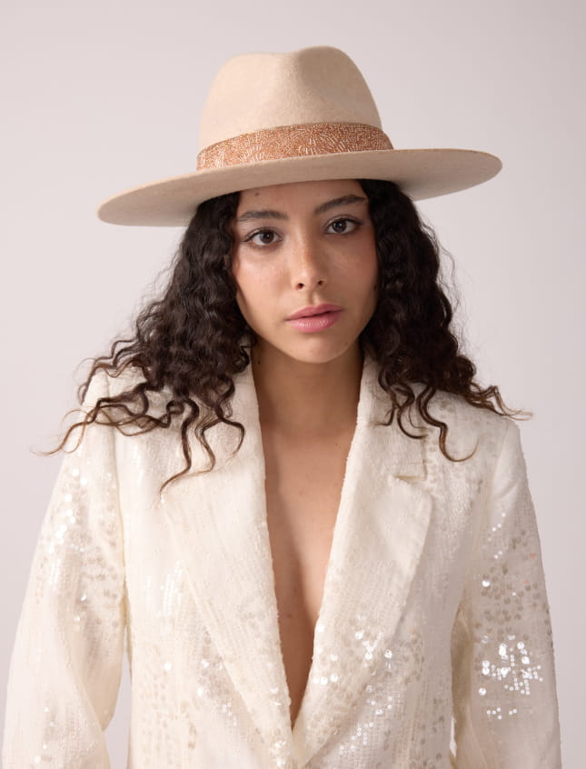 Victor Off-White Copper Beads