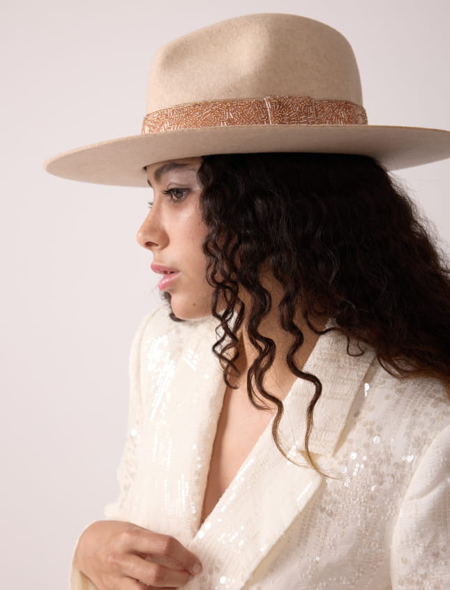 Victor Off-White Copper Beads